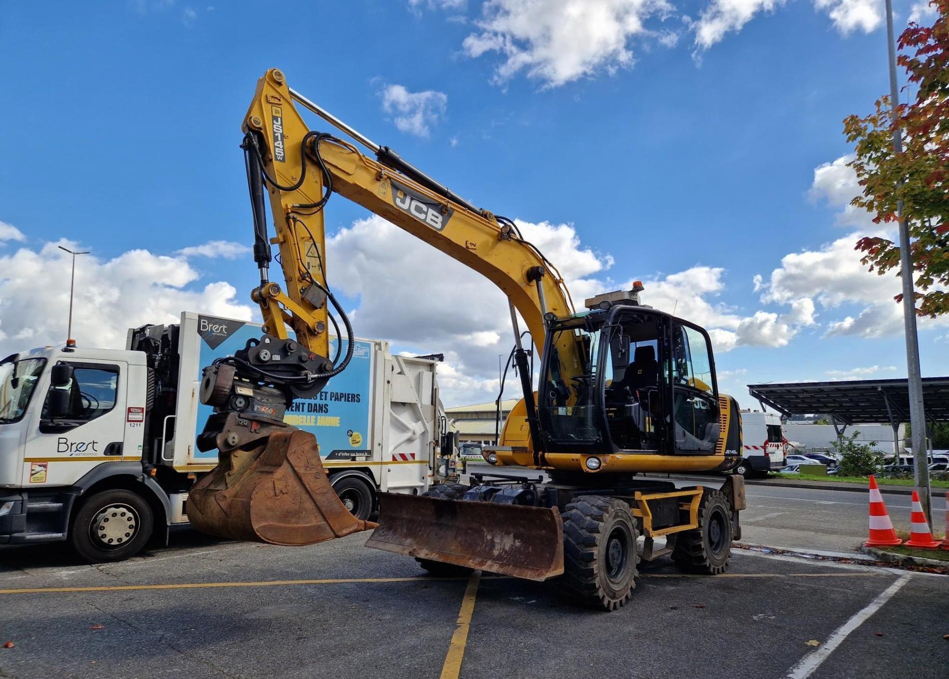 JCB JS145W